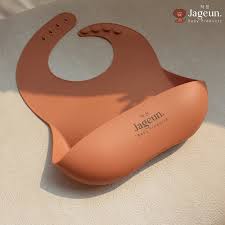 Silicone Baby Bib in Dusty Pink